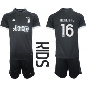Lacne Dětský Futbalové dres Juventus Weston McKennie #16 2023-24 Krátky Rukáv - Tretina (+ trenírky)